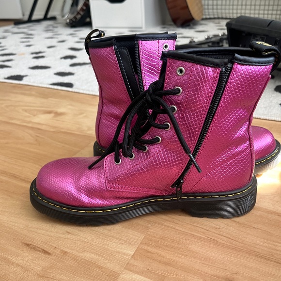 Dr. Martens Pink Purple Metallic Snake Skin Air Weir Combat Boots NWOT - Picture 8 of 9